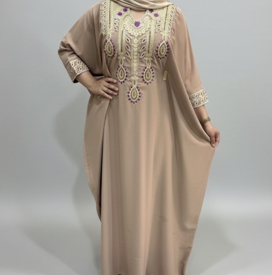 Gandoura Femme Marocaine Beige Brodée – Ref 114 Gandoura Femme Marocaine Beige Brodée – Image 1
