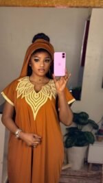 Gandoura Moderne en Crêpe avec Foulard Assorti – Taille Standard – Image 9