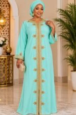 Caftan Marocain Femme en Crêpe Doux – Broderies Dorées Artisanales – Image 3