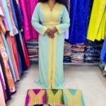 Caftan Marocain Moderne – Tissu Crêpe Doux & Broderies Dorées
