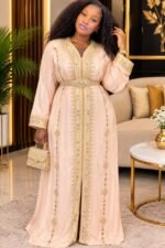 Caftan Marocain en Tissu Jawhara 1ère Qualité – Broderies Dorées & Ceinture Assortie – Image 4